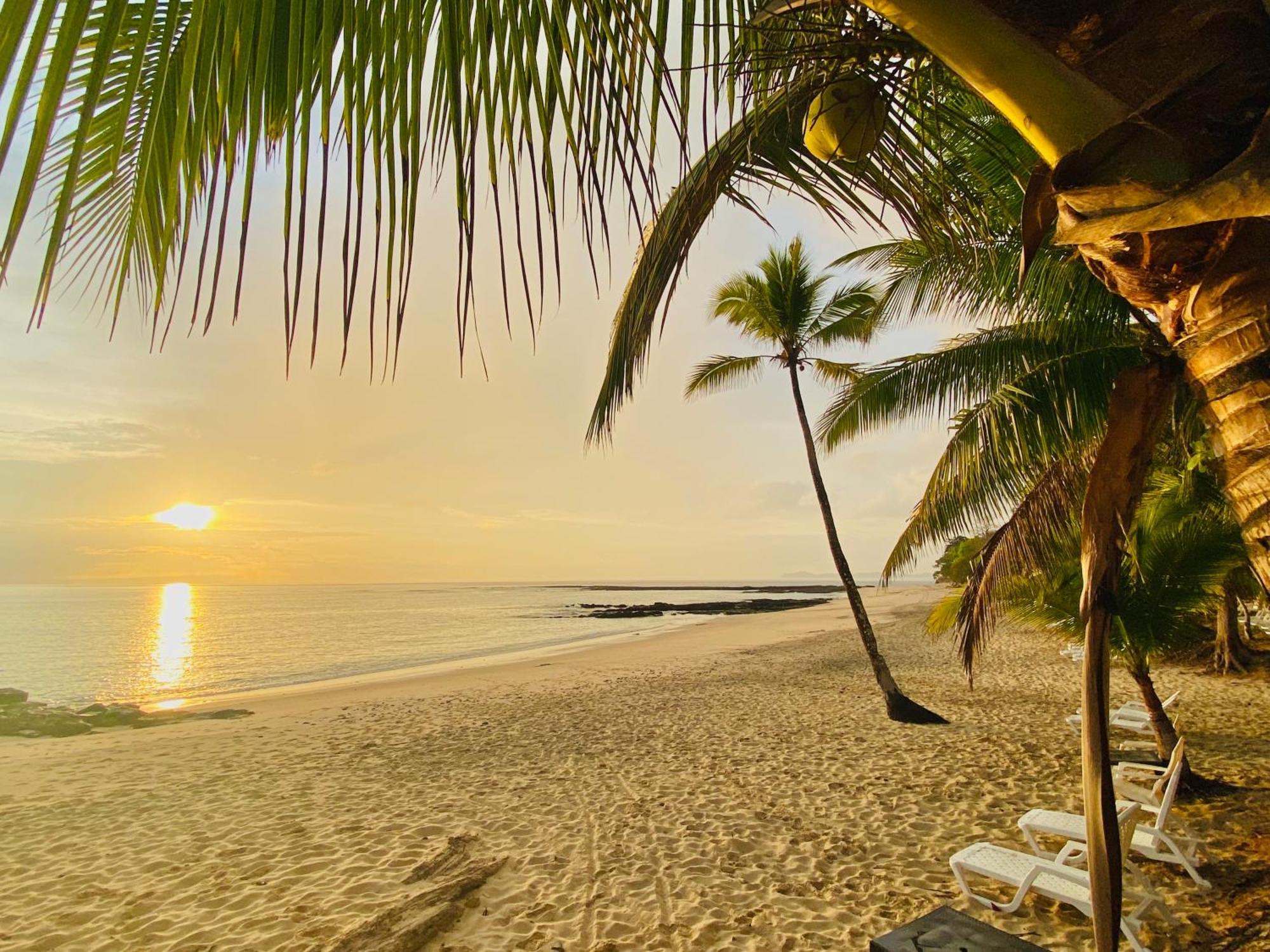 Sonny Island Resort Cabanas Frente Al Mar Punta Bajo Rico Zewnętrze zdjęcie